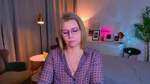 Annie online show from April 25, 8:38 am