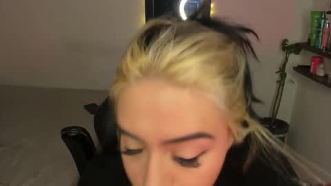 Annika online show from December 14, 5:08 pm