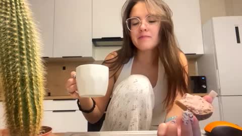 Snapshot of annisguion chatting on September 11, 6:31 pm Leila Bruno online show from September 11, 6:31 pm