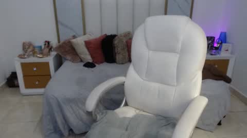 anna online show from September 12, 7:05 pm