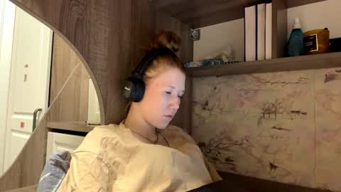 Kira online show from April 10, 1:27 pm