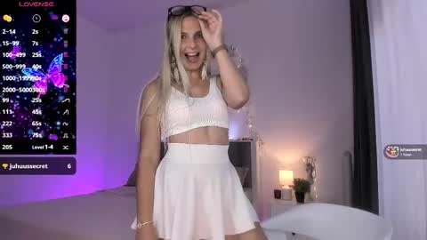 Anny online show from September 8, 3:33 pm