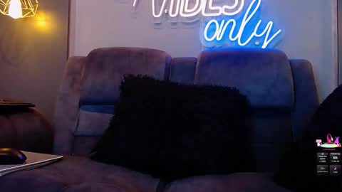 anny_loves online show from February 17, 6:18 pm