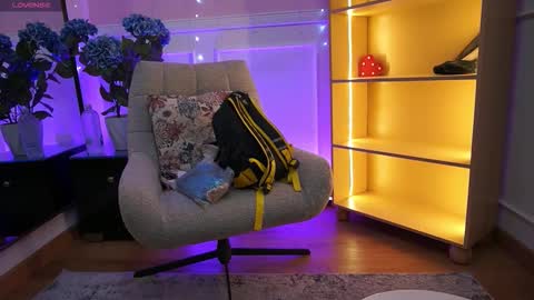 Ana online show from December 4, 11:32 am