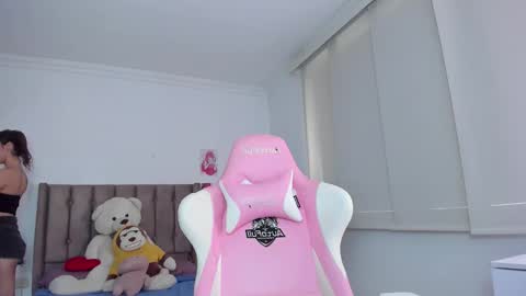 Snapshot of antonella_28_ chatting on September 9, 7:25 pm Antonella online show from September 9, 7:25 pm