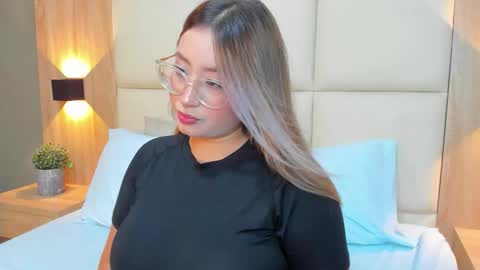 A N T O N E L L A  online show from November 19, 12:59 pm