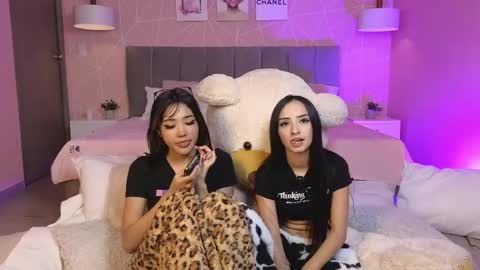 antonellariva_ online show from April 23, 7:59 pm
