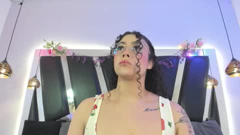 A N T O N E L L E  online show from January 13, 11:40 am