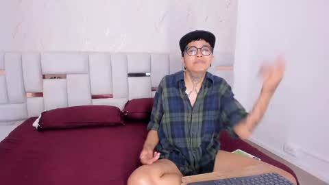 antony_d_ossa online show from April 20, 3:42 am