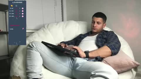 Snapshot of apolo_strange chatting on February 6, 12:54 am apolo_strange online show from February 6, 12:54 am