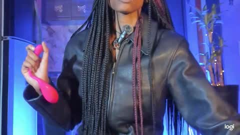 aprillebony319262 online show from January 11, 11:22 pm