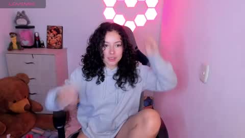 aqua emilly online show from April 20, 11:30 pm