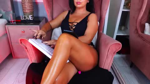 AQueenMonica online show from September 15, 1:23 pm