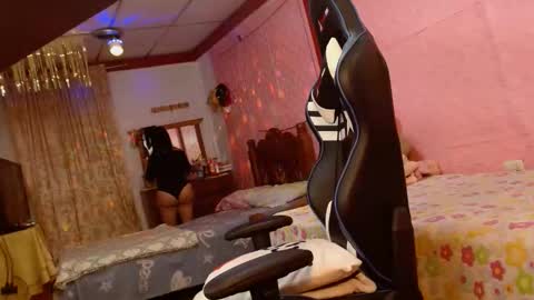 Snapshot of aranza_sexy chatting on October 22, 10:07 am Aranza online show from October 22, 10:07 am