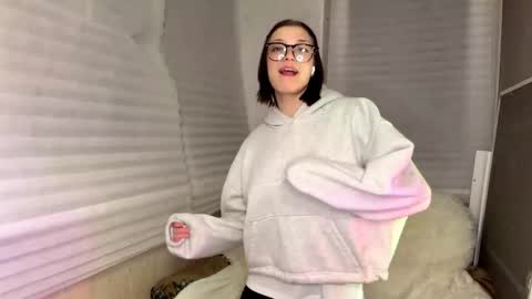 Caroline online show from February 25, 9:40 pm