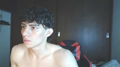 Snapshot of ares_aestheticgod chatting on October 12, 4:27 am Ares D online show from October 12, 4:27 am