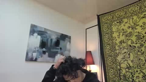 aria y orien  online show from December 15, 11:06 am