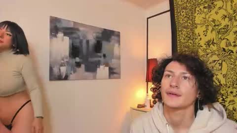 aria y orien  online show from September 14, 1:01 pm