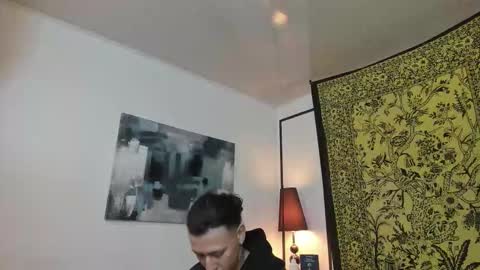 aria y orien  online show from October 20, 11:04 am