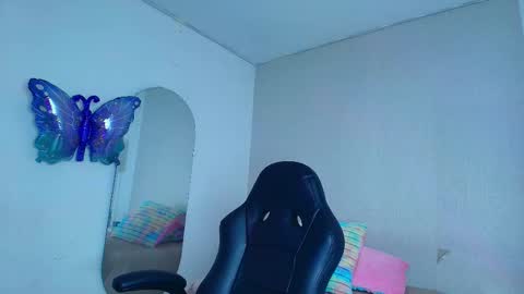 ariaa_vixen online show from January 9, 10:37 pm