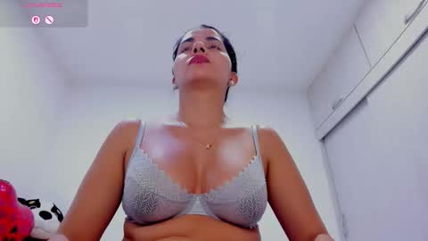 ariacoral online show from June 3, 2:33 pm