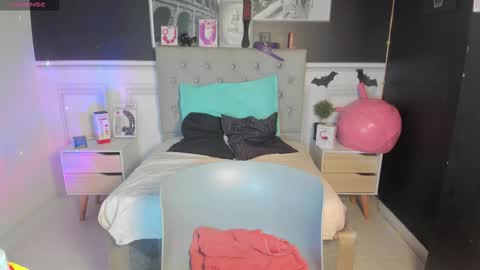 Ari online show from November 9, 3:04 pm