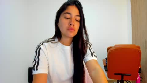 Aria Montgomery online show from April 15, 4:16 am