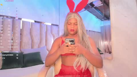 ariana_grande233 online show from June 9, 12:05 pm