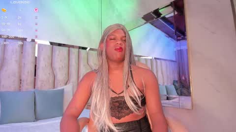 ariana_grande233 online show from March 25, 12:01 pm