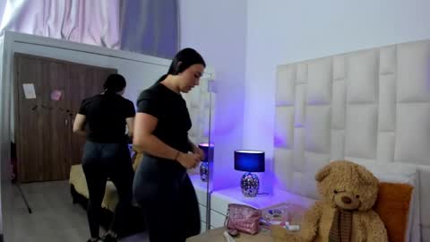  ariana  online show from April 13, 4:22 pm