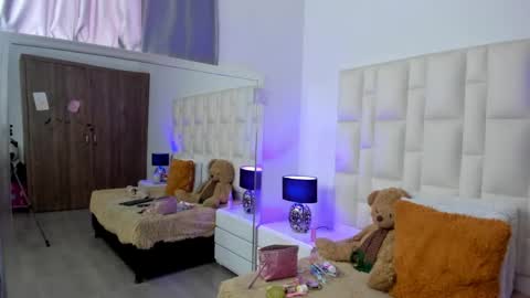  ariana  online show from April 4, 4:47 pm