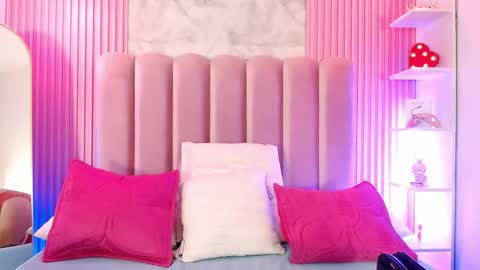 ArianaRougee online show from May 16, 10:47 am