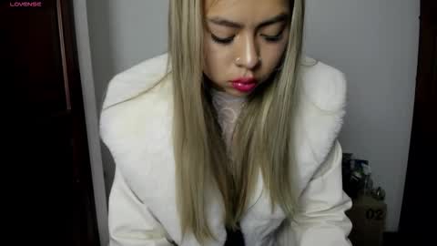 A R I A N N A  online show from November 6, 11:57 am