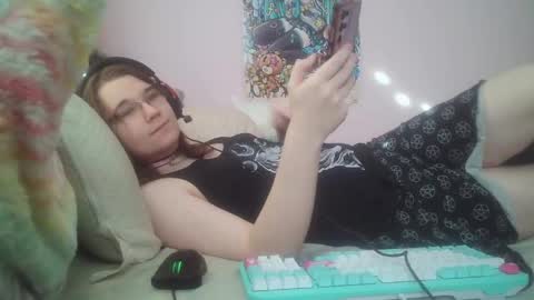 Ariathebrat online show from April 15, 9:15 pm