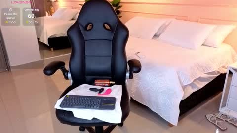 arielblossom____ online show from March 7, 12:16 pm