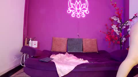 Ari online show from November 17, 8:22 pm