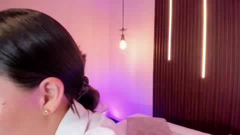  Arianna  online show from June 6, 1:06 pm