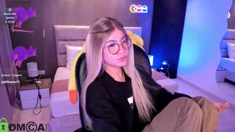 Ari  online show from October 25, 4:46 am