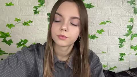 Lisa online show from June 3, 2:33 pm