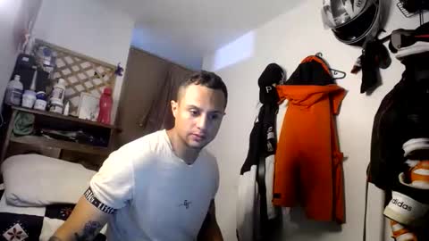 aron_12345 online show from November 2, 5:18 am