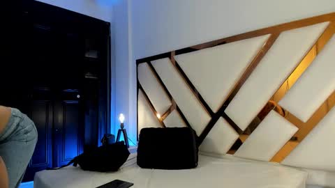 Aron cruz  online show from March 30, 12:49 pm