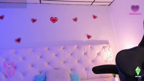 Aron cruz  online show from March 3, 2:06 pm