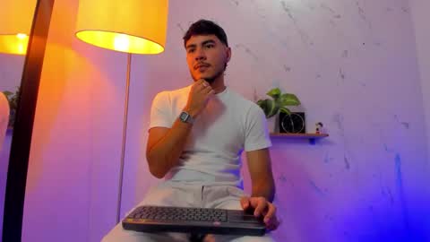 Snapshot of aron_summer chatting on October 7, 9:55 pm Aron online show from October 7, 9:55 pm