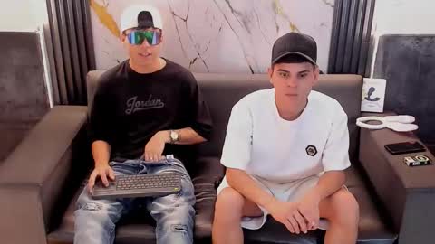 Aroon   online show from April 5, 3:58 am