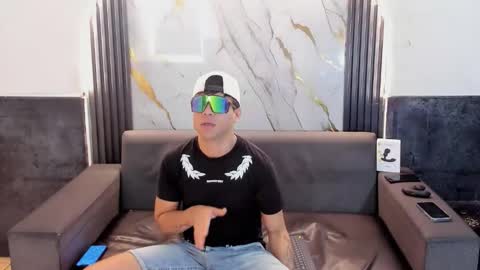 Aroon   online show from April 15, 4:05 am