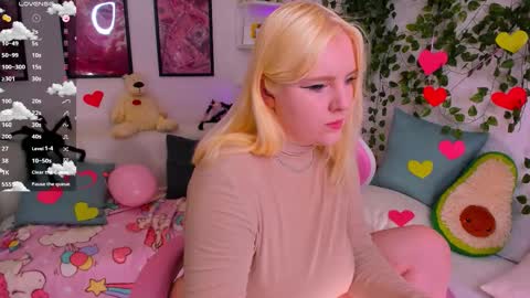 art_lovee_ online show from February 18, 1:49 am