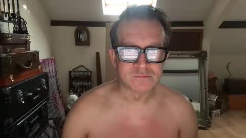 artisterotic online show from November 20, 9:41 am