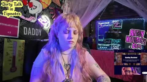 ArtsyHeartsyy online show from May 9, 2:28 am