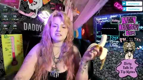 ArtsyHeartsyy online show from April 30, 1:43 am