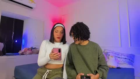 Ariana and Kelsieh online show from August 7, 11:14 pm